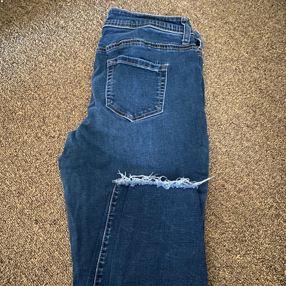 Frayed bottom jeans - Picture 1 of 2